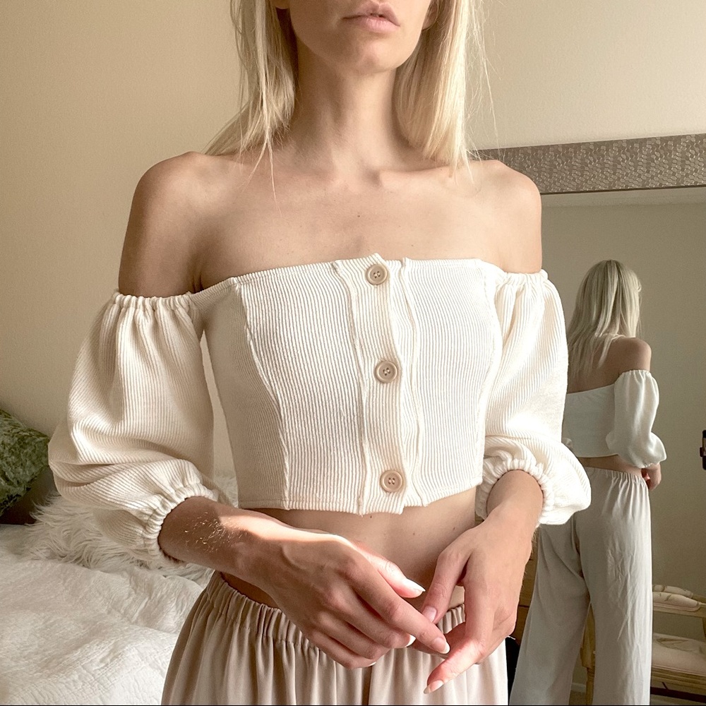 Puff sleeves crop top